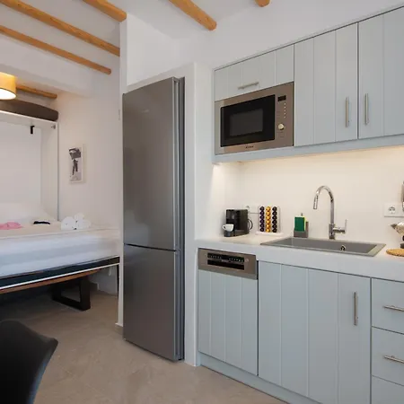Апарт-отель A La Residences 01
